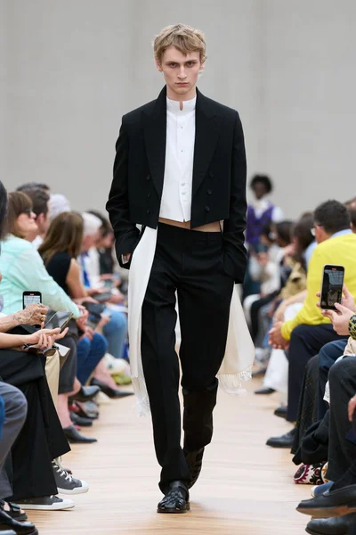 Look 19